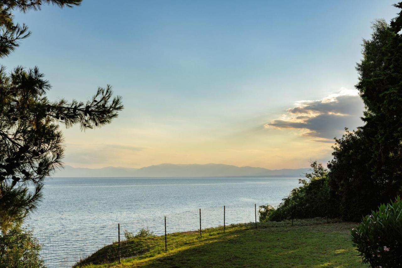 Luna Villa Private Beach Nea Iraklia Zewnętrze zdjęcie